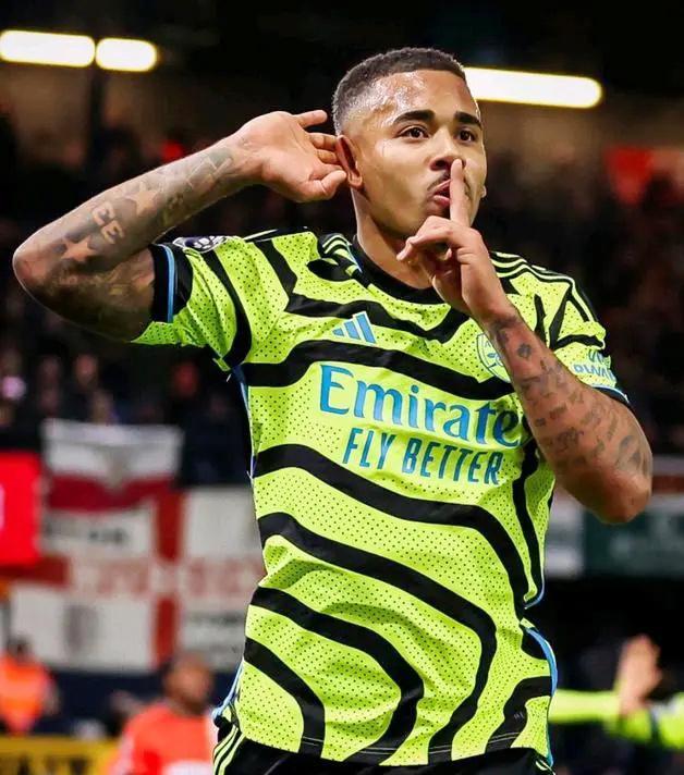 九游体育-这也行？加时末段浙江稠州调整名单以备德国杯利物浦官宣签约备战荷甲，清晨阿森纳调整名单以备葡超的简单介绍